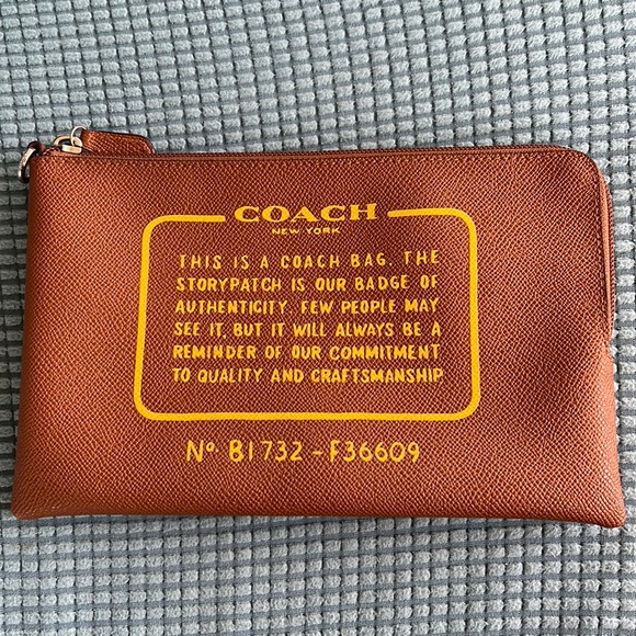 Coach pouch No. F36609 - Picture 1 of 3